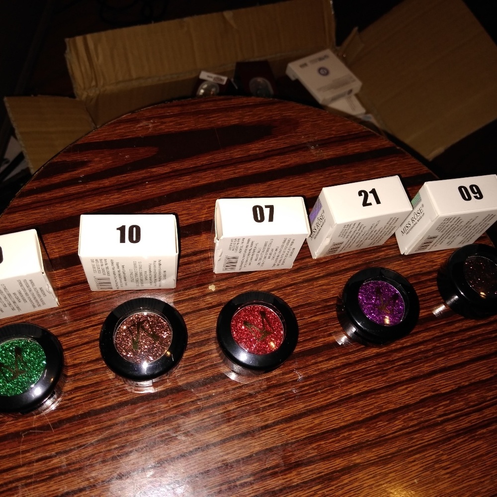 Eyeshadow - Picture 6 of 8